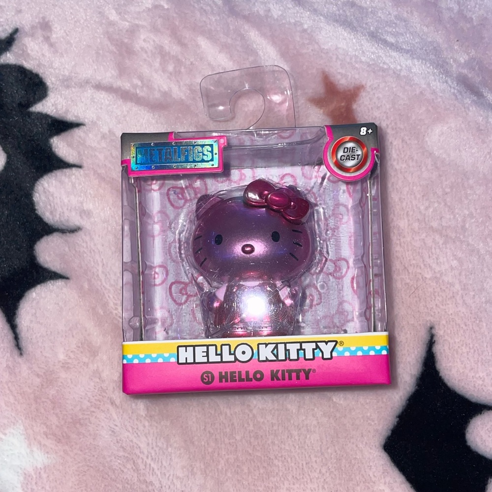 Hello Kitty metal figure